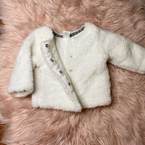 Carter’s 3m extra fluffy white sweater